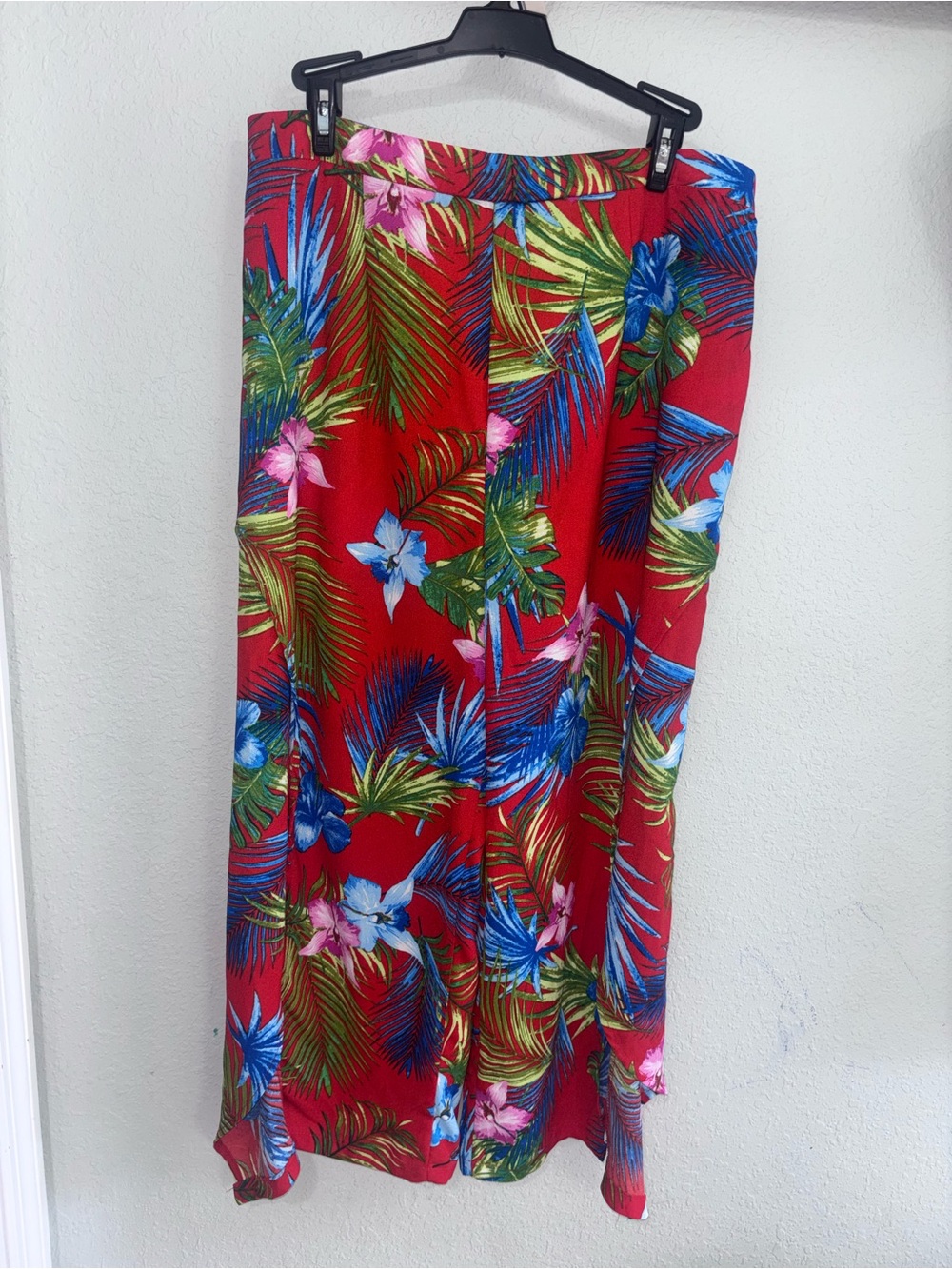 Romeo & Juliet Couture Red Tropical Wide Leg Pants